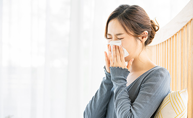 花粉症とアレルギー性鼻炎の違いって？かぜとの見分け方は？原因と対処法を解説